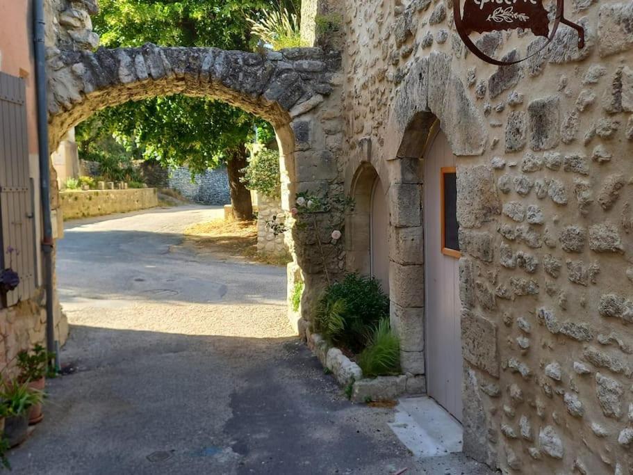 Le Clos Du Rempart - 2 A 4 Pers. Saint-Restitut Exterior foto