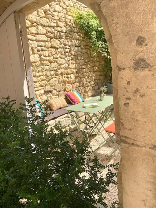 Le Clos Du Rempart - 2 A 4 Pers. Saint-Restitut Exterior foto